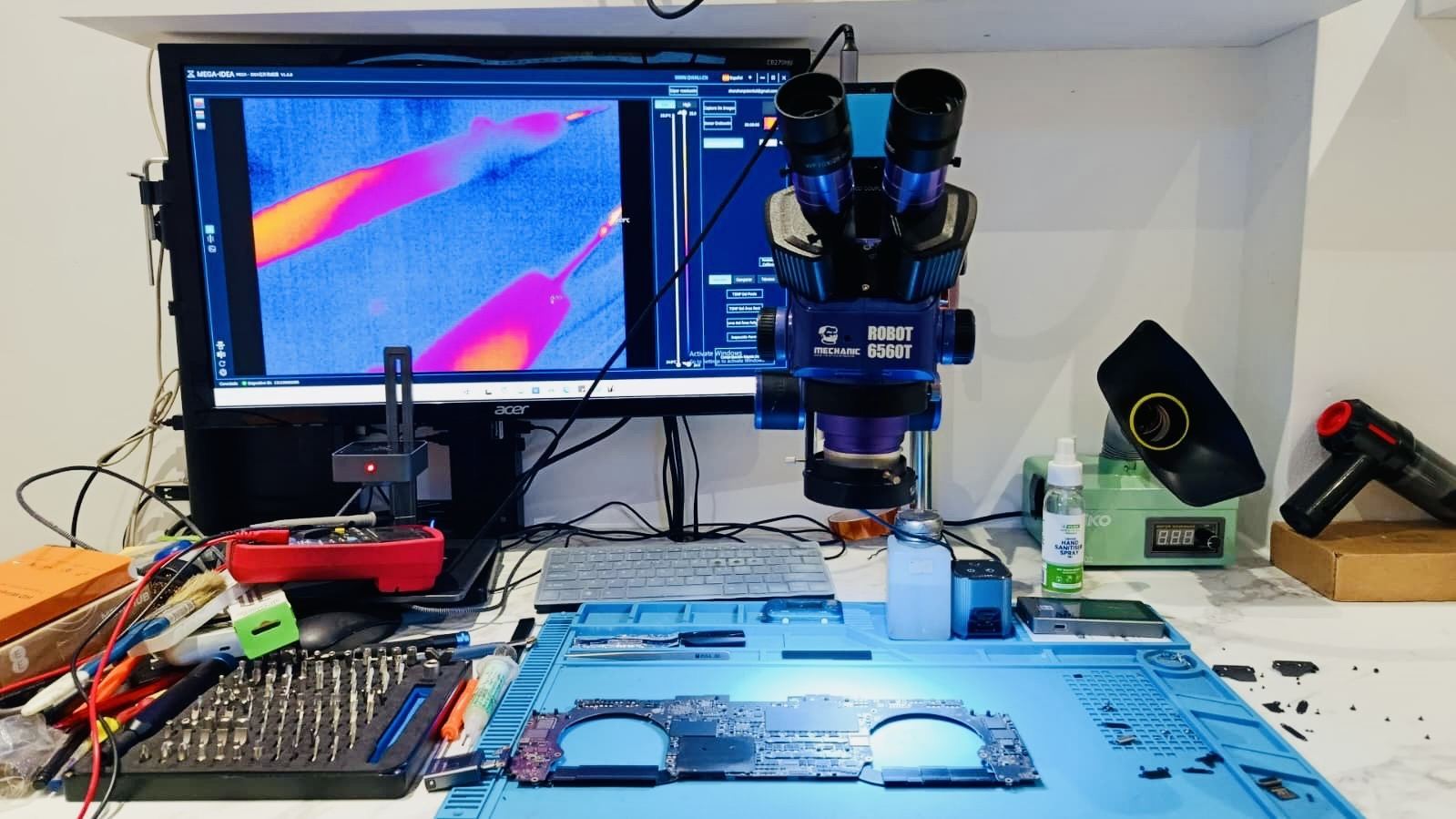 iDevice Repair Lab micro-soldering workbench with ESD-safe mat and precision tools