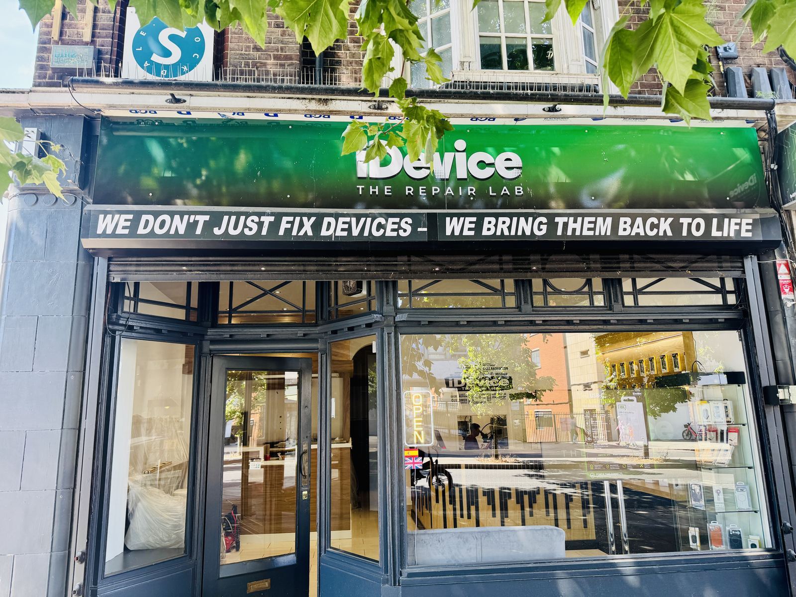 iDevice Repair Lab storefront on Streatham High Road